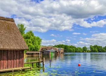 Erkunden Sie die unberührte Schönheit: Wassersportabenteuer in der Mecklenburgischen Seenplatte