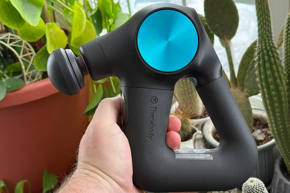 Theragun Mini 2.0 im Test: Kompakte Kraft für unterwegs? 1 Theragun Mini 2.0 im Test: Kompakte Kraft für unterwegs?
